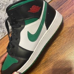 Air Jordan 1 Mid Green Toe